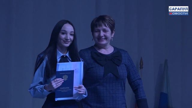 ВРУЧЕНИЕ ДИПЛОМОВ МЕЖДУНАРОДНОГО ВОСТОЧНО-ЕВРОПЕЙСКОГО КОЛЛЕДЖА В САРАПУЛЕ смотреть онлайн