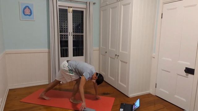 Daily blindfolded yoga live stream #658 || David D Yoga смотреть онлайн