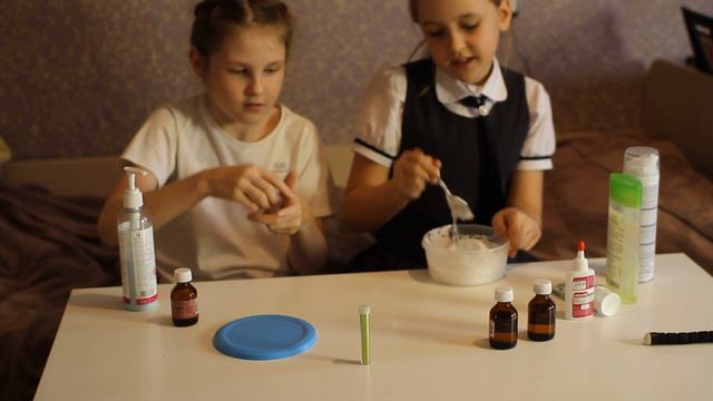 #каксделатьслайм МОЙ ПЕРВЫЙ СЛАЙМ/ Лизун в домашних условиях своими руками смотреть онлайн