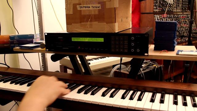 Yamaha TX16W Pads & Synths - Part 1 of 2 смотреть онлайн