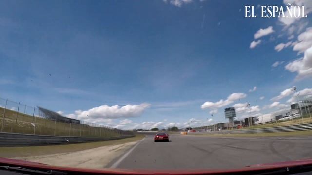 Audi RS e-Tron GT vs Audi R8: comparamos el eléctrico y el de combustión en el Jarama смотреть онлайн