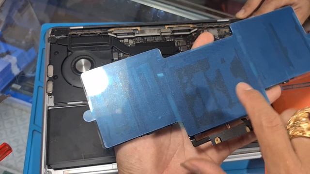 Thay Pin Macbook Pro 2017 | Macbook Pro 2017 Battery Replacement смотреть онлайн