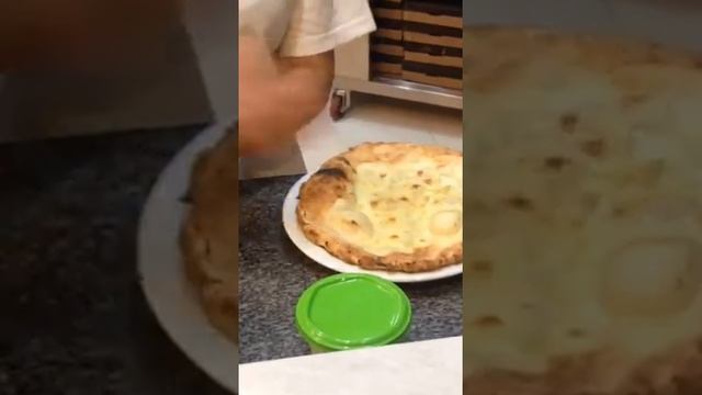 Pizza Napoletana di prosciutto смотреть онлайн