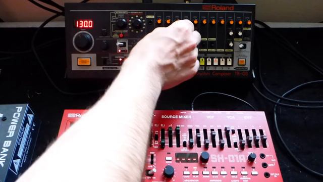 Roland TR08 & SH01A смотреть онлайн