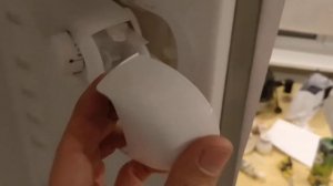 холодильник whirlpool WBE 3712 A+X меняем терморегулятор. Ledusskapim mainam termoregulātoru.