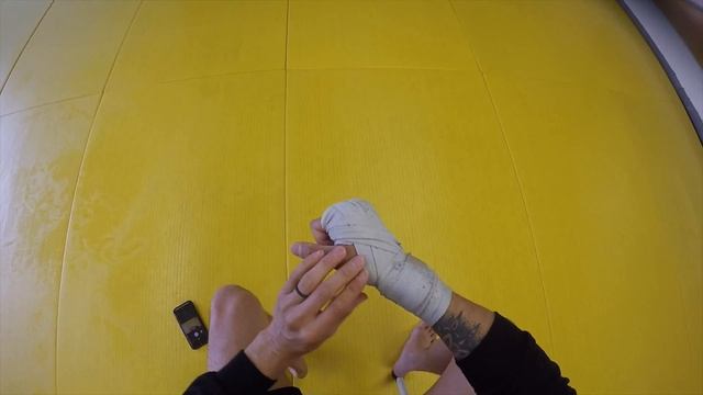 How to wrap your hands - Lotus Thai Boxing смотреть онлайн