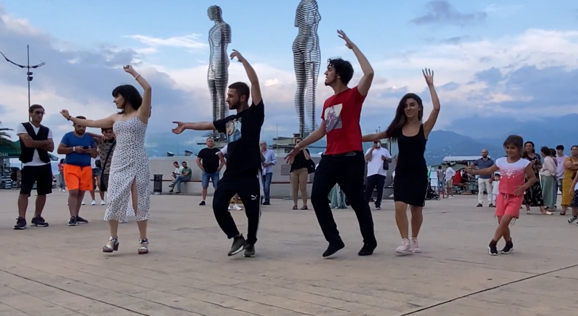 Мадина Лезгинка 2023 Девушки Танцуют Классно Madina ALISHKA Чеченская Песня Батуми Супер Топ Музыка смотреть онлайн