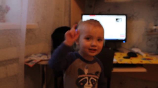 Аня рассказывает "Бородино" (2 года 6 месяцев) смотреть онлайн