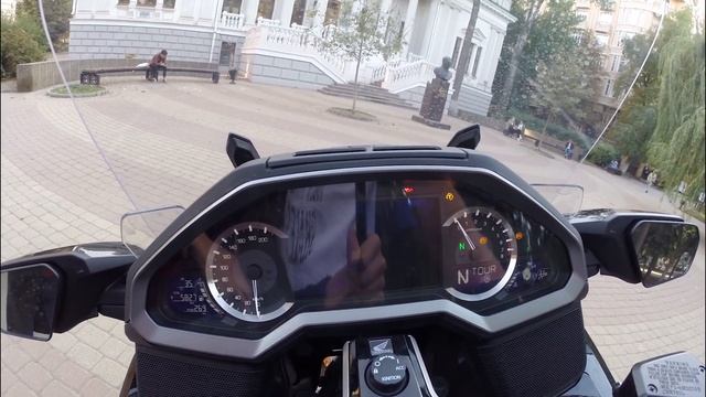 HONDA GL 1800 Gold Wing Tour DCT, Мотоцикл за 2.8 ляма. Обзор и отзыв после теста. Голда. смотреть онлайн
