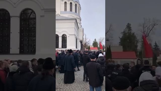 Прямо сейчас совершается попытка захвата кафедрального собора в Каменце-Подольском смотреть онлайн