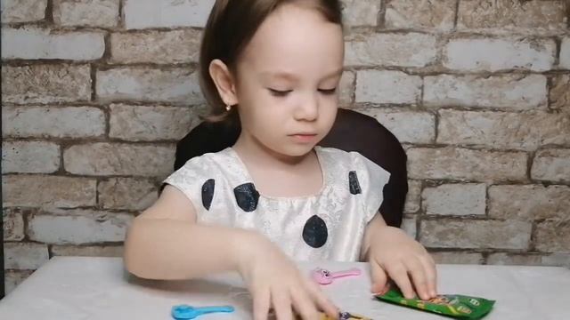 Алиса открывает Скрепыши | Нашла ли Алиса юбилейного Скрепыша? Какие Скрепыши нашла Алиса? смотреть онлайн