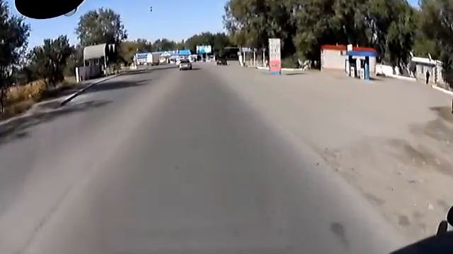 Алматы. Знак обгон запрещен с неправильной табличкой действия 2км 20141010 смотреть онлайн