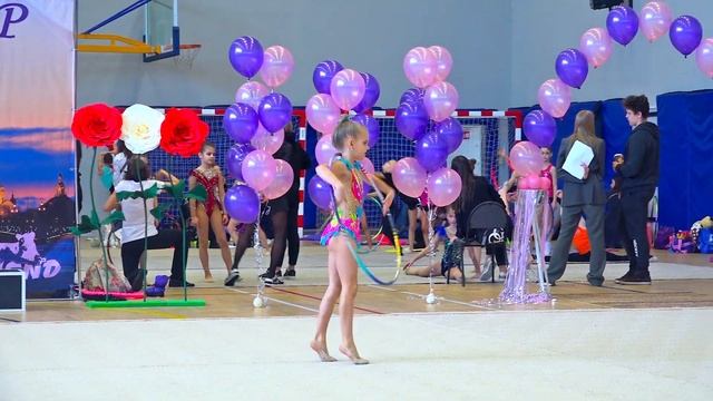 Художественная гимнастика дети, выступает Ефремова Ксения 2012 г.р. обруч смотреть онлайн