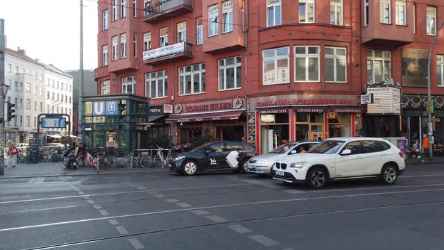 Berlin, Germany - Hipster Street Kastanienallee in District Prenzlauer Berg смотреть онлайн