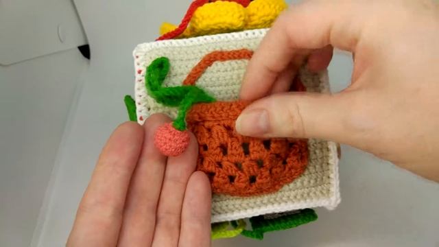 Развивающий кубик для ребенка крючком \ Видеообзор \ Куб развивашка \ developing cube crochet смотреть онлайн