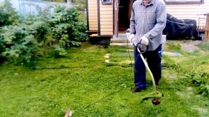 Кошение травы после дождя