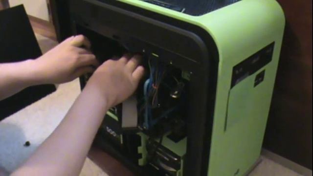 PC Build: Aerocool DS-Cube mATX Case Windowed Side Panel Unboxing смотреть онлайн