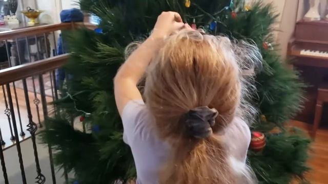 Наряжаем елку, огни рождественские смотреть онлайн