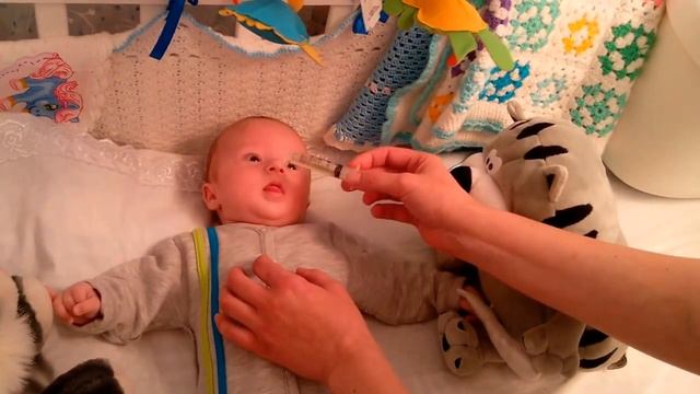 Как дать лекарство грудному младенцу смотреть онлайн
