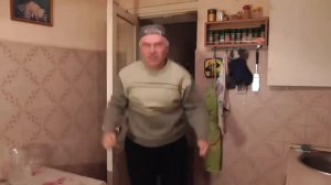 Человек в комнате танцует танец НАОБОРОТ | ГЕННАДИЙ ГОРИН