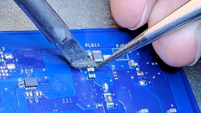 Dell Inspiron 3583 Won't Turn On, Won't Charge Motherboard Repair Short Circuit la G712P смотреть онлайн