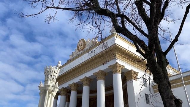 Москва. Прогулка по ВДНХ в марте 2023. смотреть онлайн