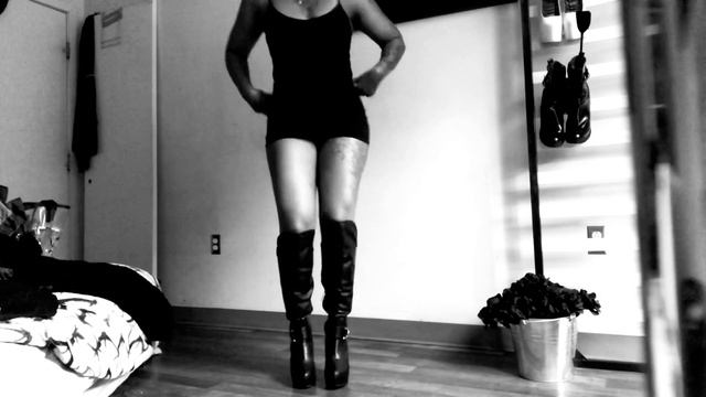 DOMINATRIX MAKES YOU SUFFER😈