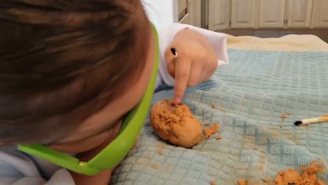 Digging For Dinosaurs! - Dino Egg Dig Kit смотреть онлайн