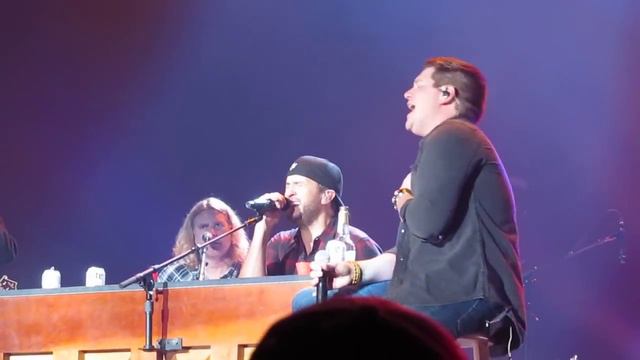 Luke Bryan, Brett Eldredge, Adam Craig piano bar singalong смотреть онлайн