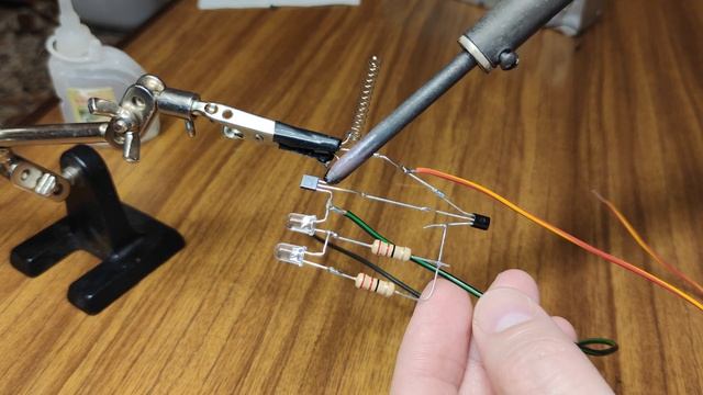 ✅Самодельный детектор скрытой проводки ⚡⚡⚡ за 5 минут и 0,5$ ⚡️⚡️⚡️ смотреть онлайн