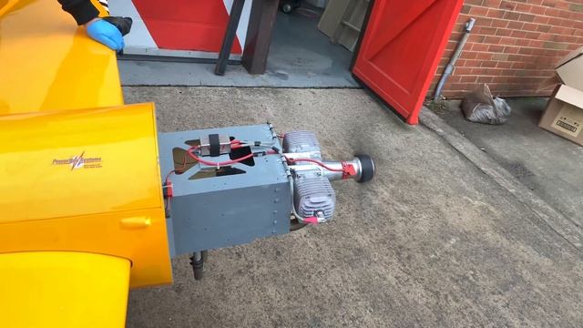 DA 170cc twin with 32 x 10 a prop смотреть онлайн