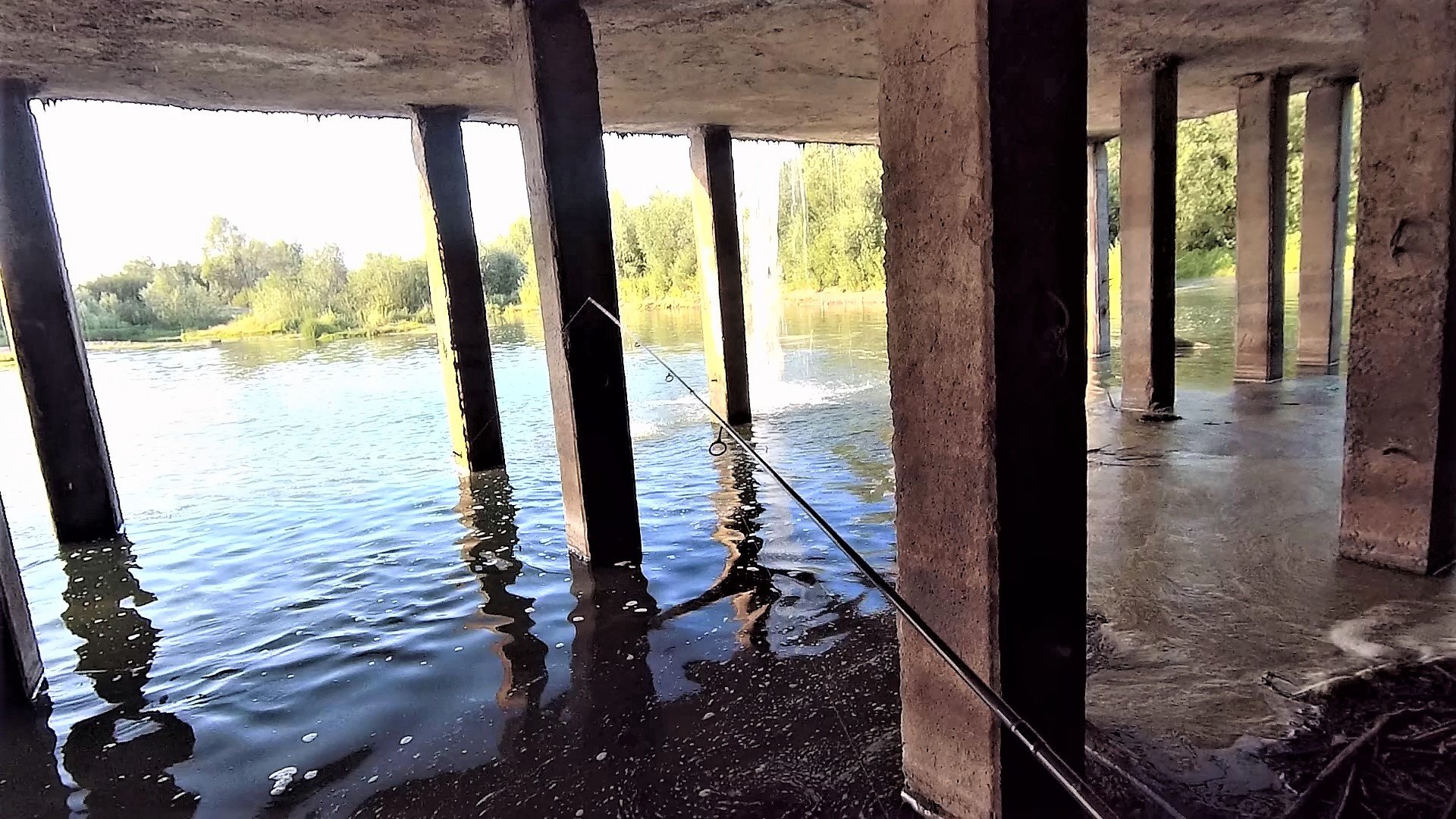 ВЕЧЕРНЯЯ РЫБАЛКА НА МОРМЫШКУ ловля окуня на наноджиг смотреть онлайн