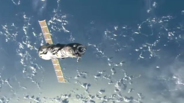 DOCKING OF THE SPACECRAFT WITH THE ISS смотреть онлайн