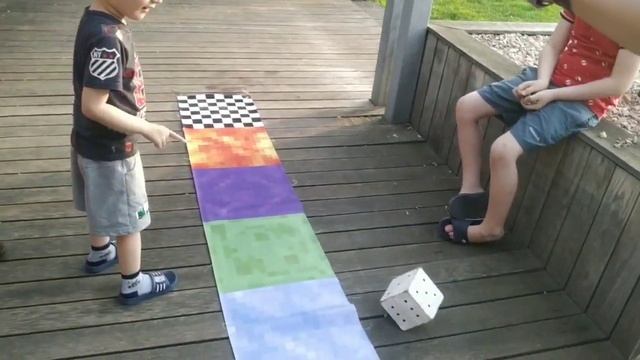 Гигантская настольная игра майнкрафт! Кому повезёт больше? смотреть онлайн