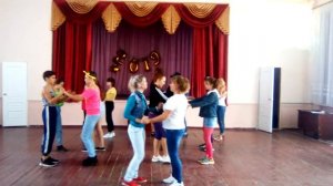 Танец в стиле 90-х