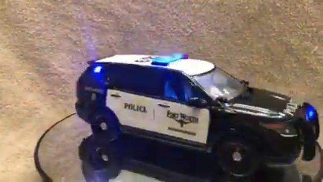 1/24 scale Fort Worth TX Police Diecast Ford Explorer with working lights смотреть онлайн