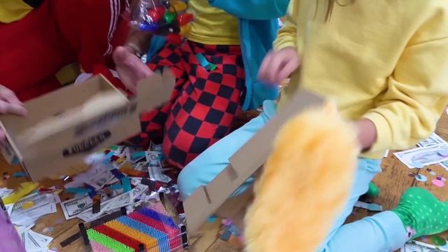 Макс и Катя и их подарки на Рождество