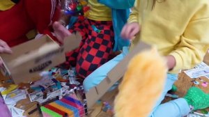 Макс и Катя и их подарки на Рождество