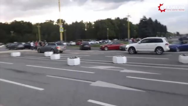 На парковке МГУ "золотая молодёжь" показывает свои дорогие автомобили смотреть онлайн