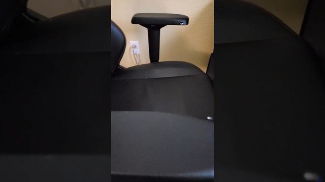 Secret labs Titan Gaming chair смотреть онлайн