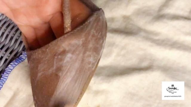 How to clean your #suede with Saphir Beaute du Cuir Omnidaim Cleaner смотреть онлайн