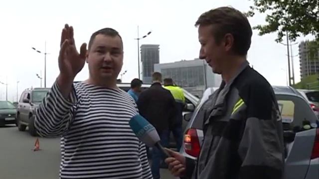 Два авто столкнулись на перекрестке улицы Калинина смотреть онлайн