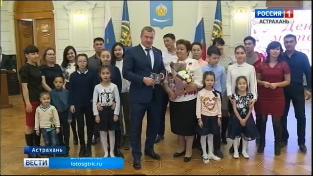 10 астраханок получили медаль "Материнская слава" смотреть онлайн