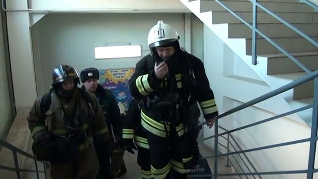 Пожарно-тактическая тренировка на здании ТРЦ "Тетрис" смотреть онлайн