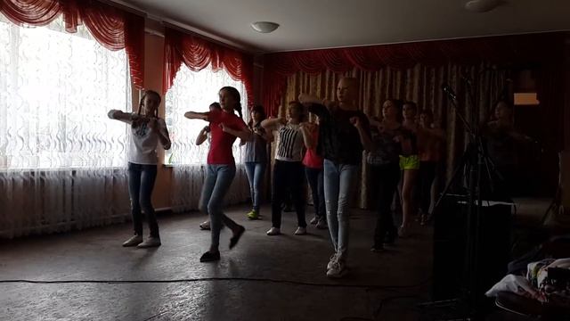 Московский бобрик . Репетиция ко дню Вышиванки . Девочки танцуют смотреть онлайн