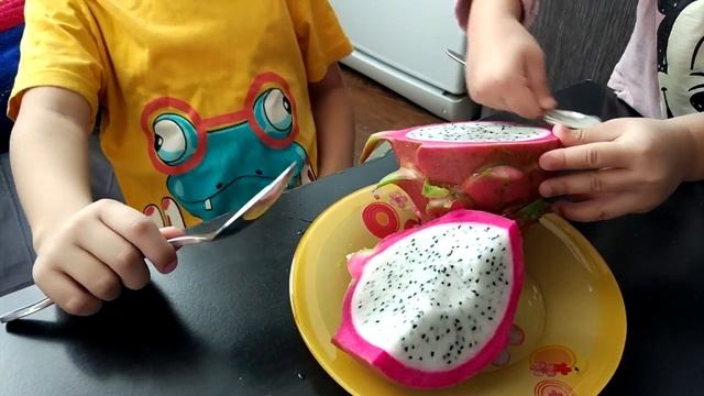 Пробуем фрукт дракона или по науке Питахайя. смотреть онлайн