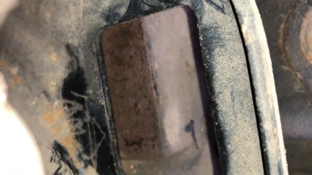 Где находится номер двигателя на автомобиле Mitsubishi Lancer Cedia смотреть онлайн