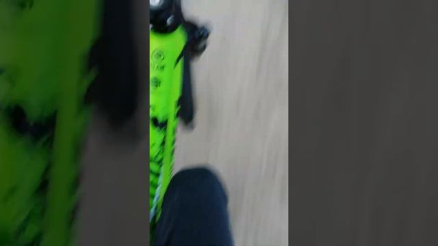 Катался на велике приехал к брату розбирать смотреть что за свист у меня в колесе смотреть онлайн