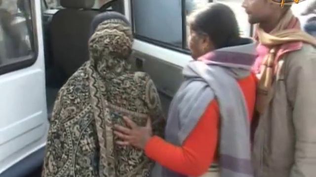 नाबालिग लड़की को भगाने वाले नवांशहर में रह रहे एक युवक और युवती को यू.पी. पुलिस ने धर दबोचा смотреть онлайн