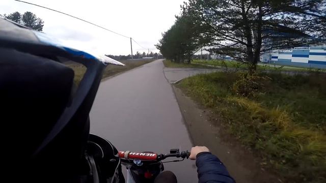 ОБОГНАЛ ПОЕЗД НА ЗАДНЕМ КОЛЕСЕ!!!ПОДМЕТАЕМ ДОРОГИ МЕТЛОЙ смотреть онлайн